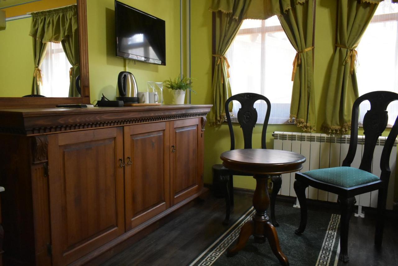 Family Hotel At Renaissance Square Plovdiv Ngoại thất bức ảnh