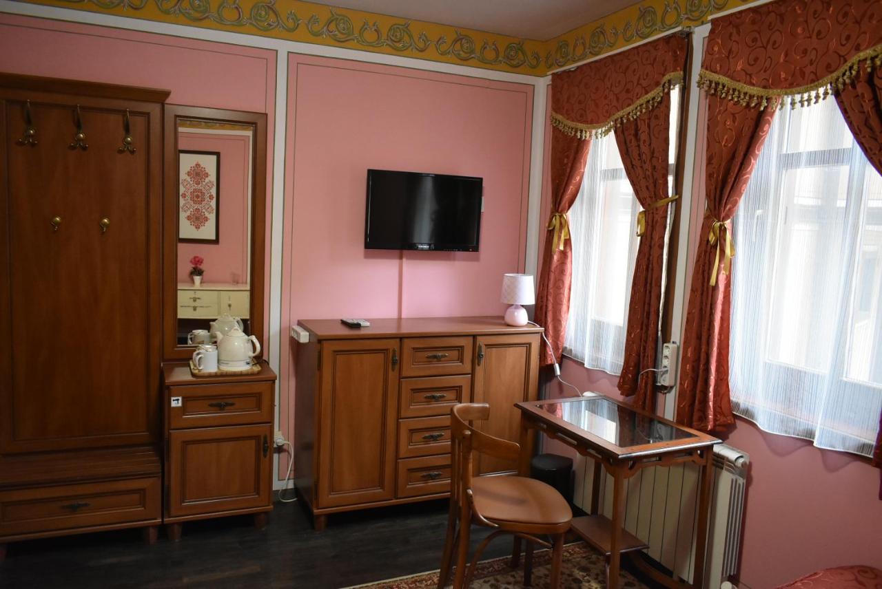 Family Hotel At Renaissance Square Plovdiv Ngoại thất bức ảnh