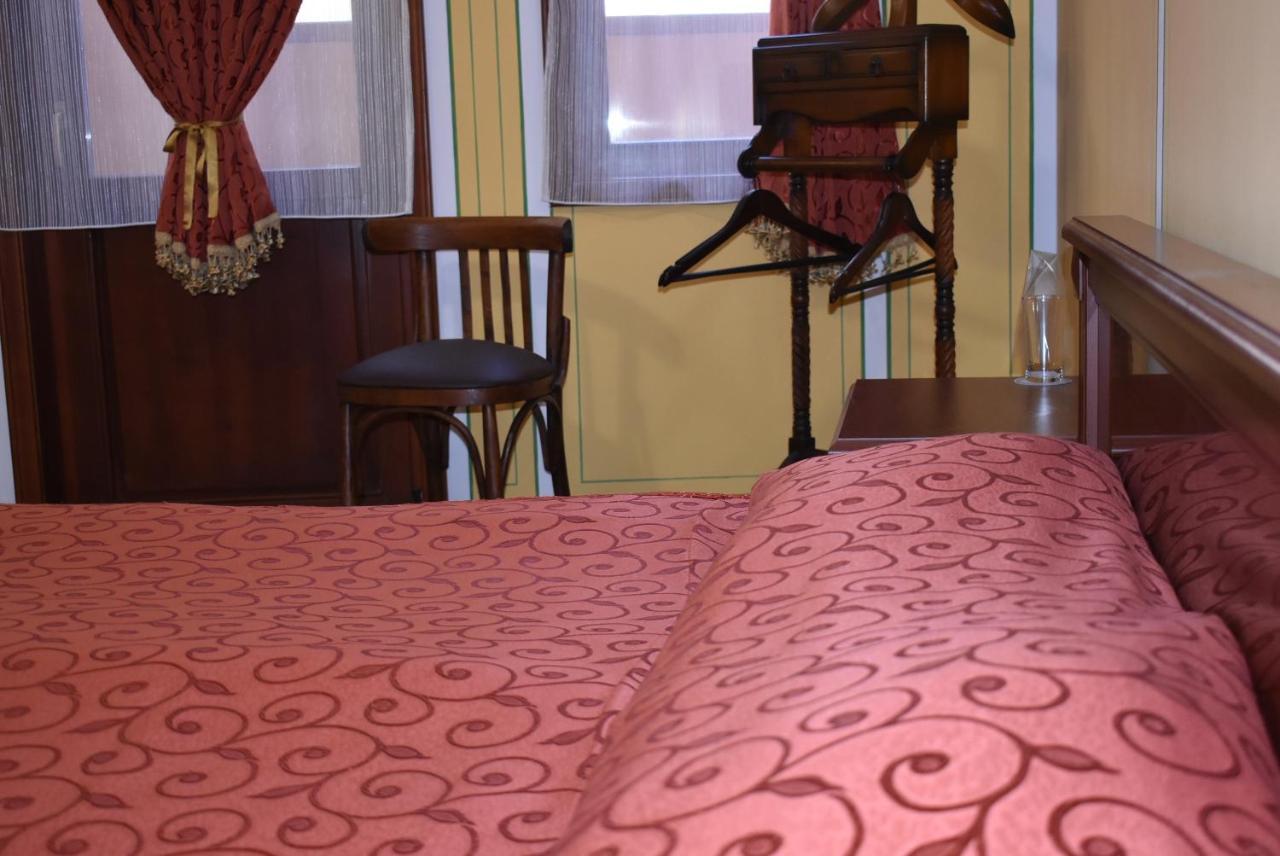 Family Hotel At Renaissance Square Plovdiv Ngoại thất bức ảnh