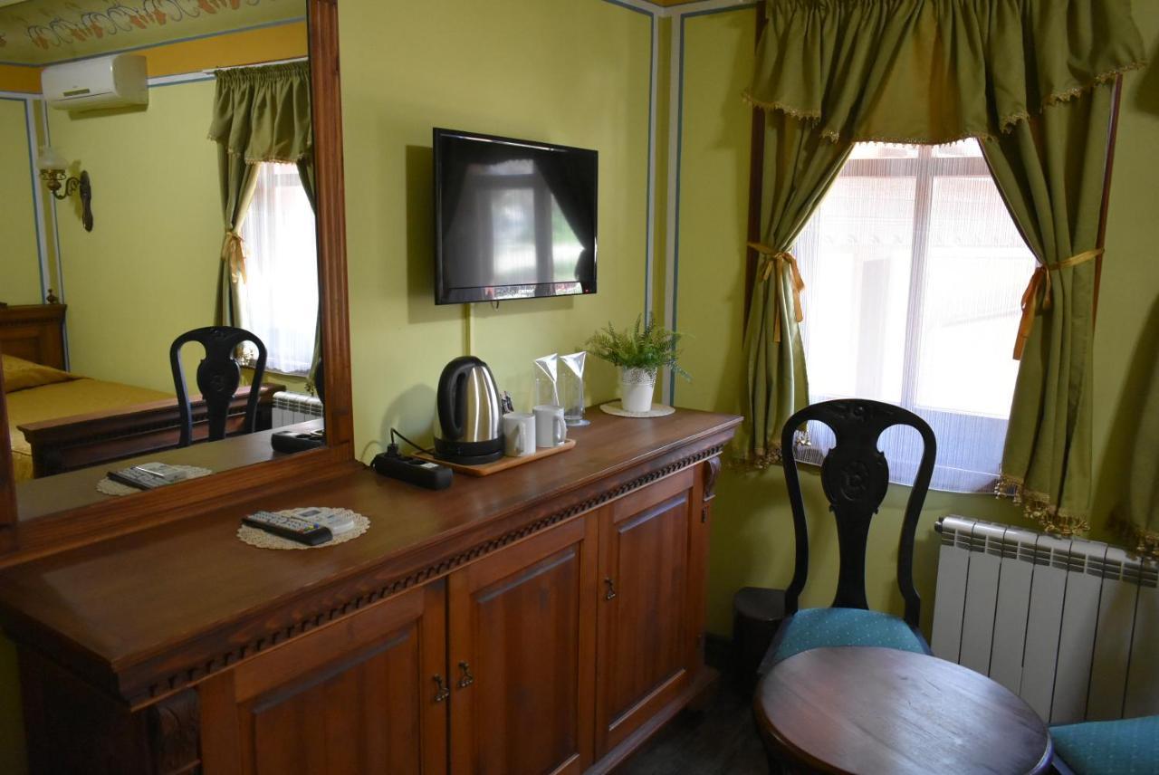 Family Hotel At Renaissance Square Plovdiv Ngoại thất bức ảnh