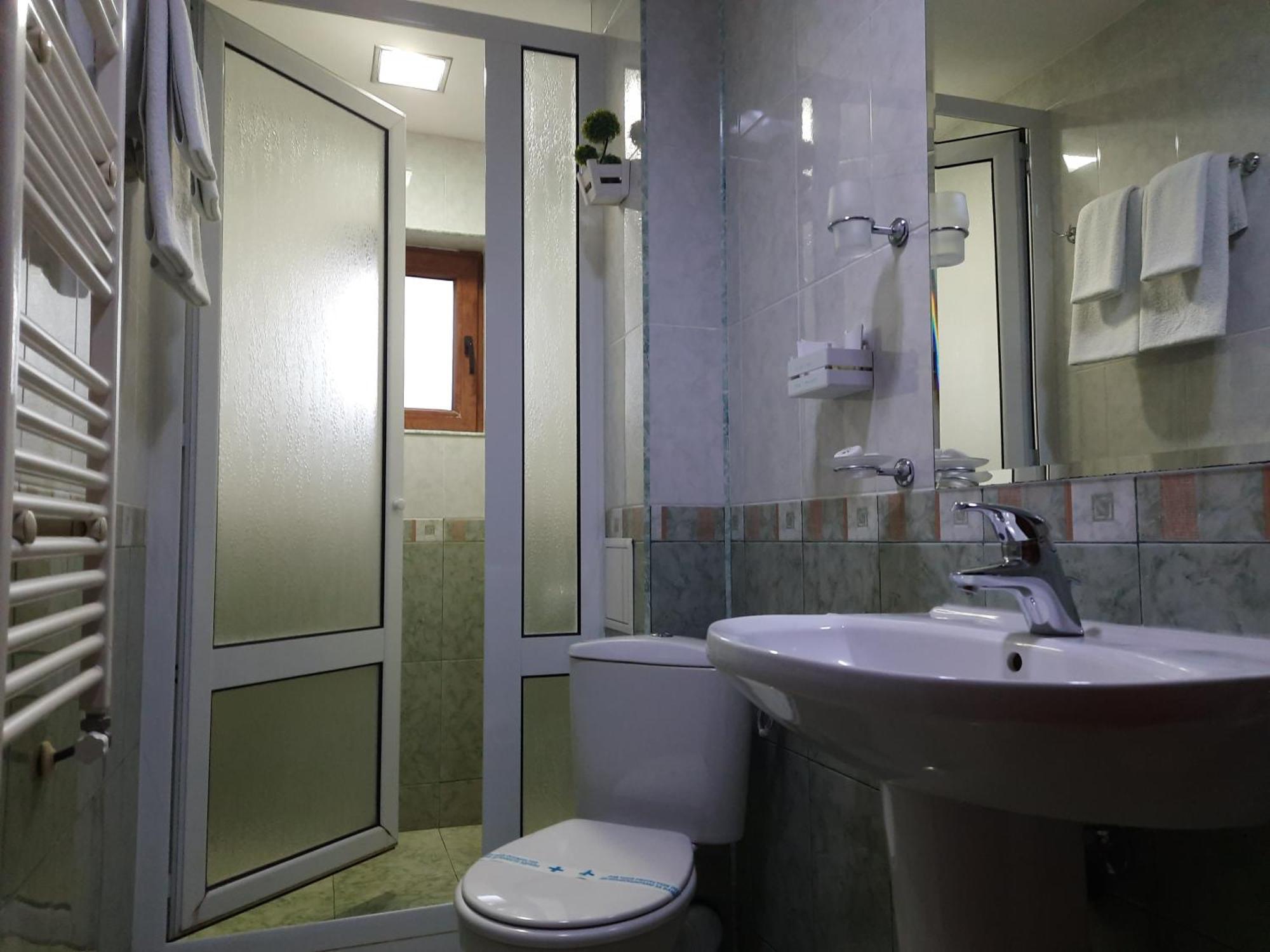 Family Hotel At Renaissance Square Plovdiv Ngoại thất bức ảnh