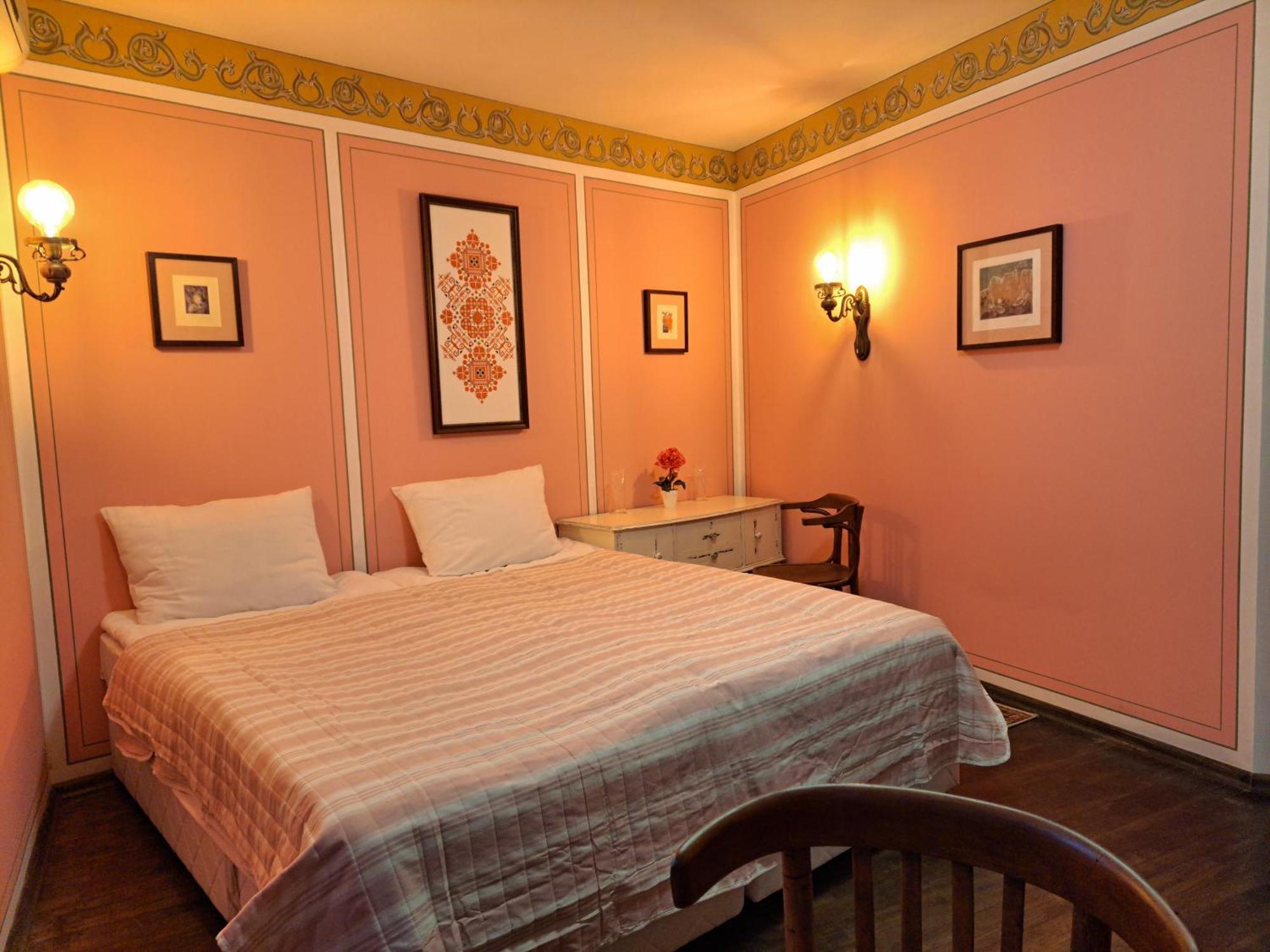 Family Hotel At Renaissance Square Plovdiv Ngoại thất bức ảnh