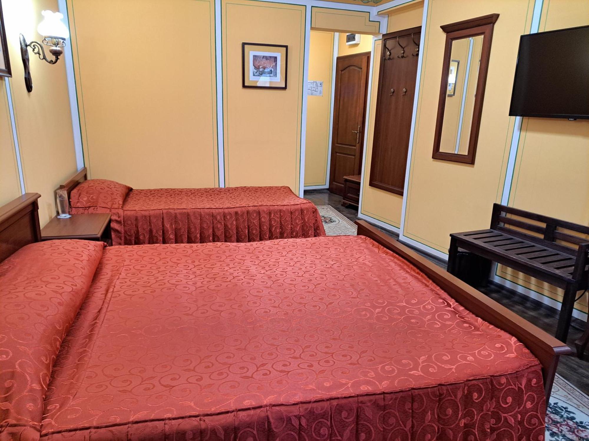 Family Hotel At Renaissance Square Plovdiv Ngoại thất bức ảnh