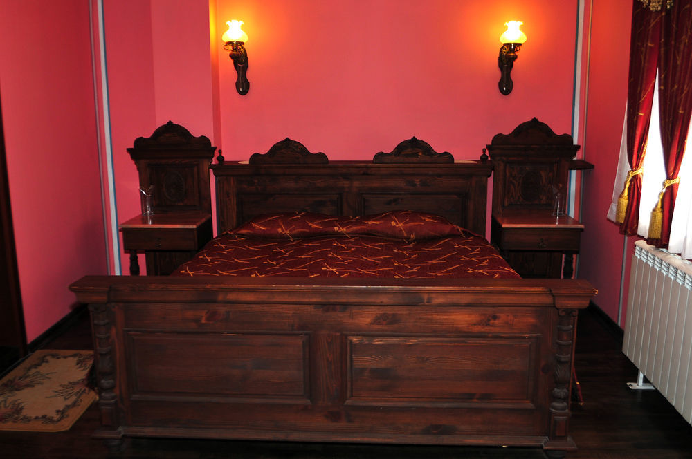 Family Hotel At Renaissance Square Plovdiv Ngoại thất bức ảnh