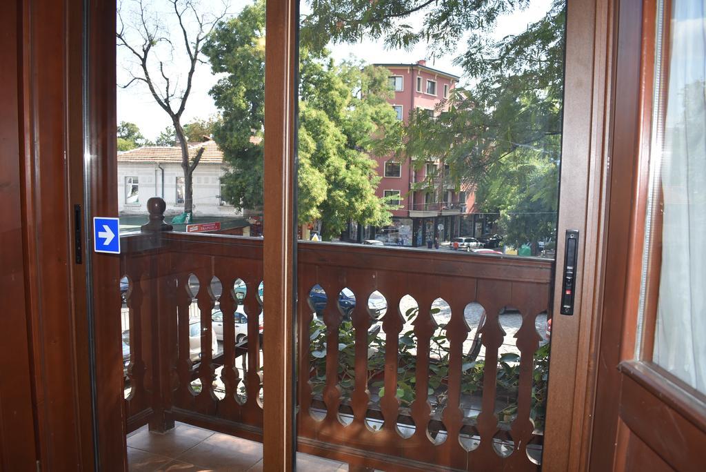 Family Hotel At Renaissance Square Plovdiv Ngoại thất bức ảnh