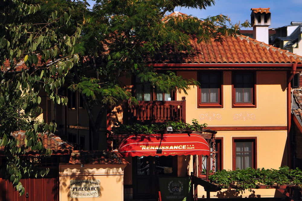 Family Hotel At Renaissance Square Plovdiv Ngoại thất bức ảnh